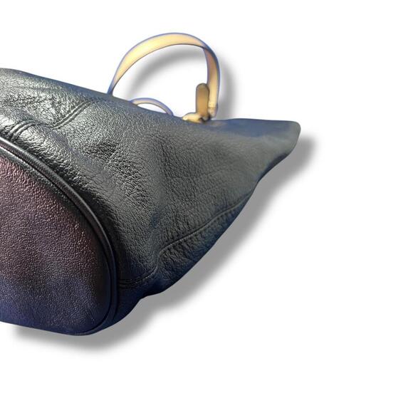 Michael Kors Astor Pebbled Leather Tote Bag Black Beige Trim Gold Logo Charm - Picture 2 of 11